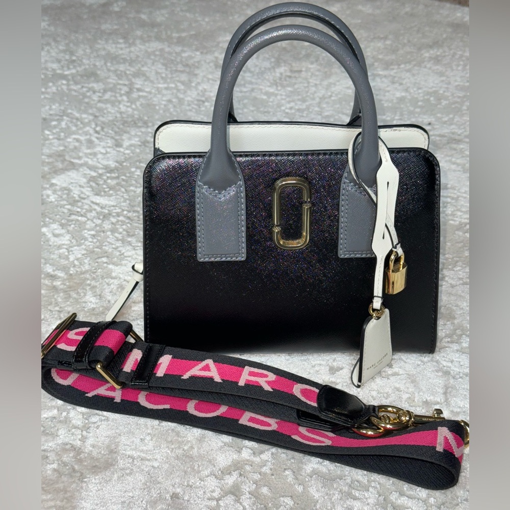 Marc Jacobs black leather handbag with crossbody strap